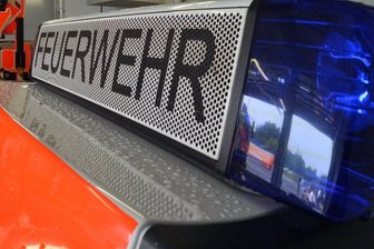 Großeinsatz in Rauenstein: Stall brennt ab - 