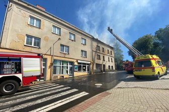 Großeinsatz in Weipert: Zwei Wohnhäuser in Brand geraten -