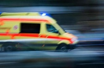 Großeinsatz wegen Brand in Plauen: Fünf Personen gerettet - Fünf Menschen sind am frühen Freitagmorgen bei einem nächtlichen Großeinsatz von Feuerwehr, Rettungsdienst und Polizei an der Plauener Schildstraße gerettet worden.