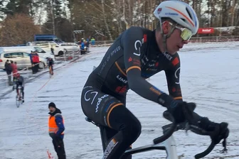 Großem Sturzpech folgt ein großer Auftritt: Radsportler aus dem Erzgebirge feiert Sieg in Thüringen - Toni Albrecht an der Spitze im Männerrennen.