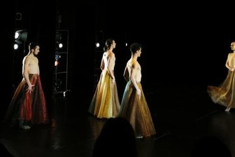 Großer Abschied für die Balletdirektorin des Theaters Plauen-Zwickau - Repetitor Masayuki Carvalho begleitete am Klavier den letzten "tanz+" von Annett Göhre. Hier ein Ausschnitt aus "Die (vier) fünf Jahreszeiten". 