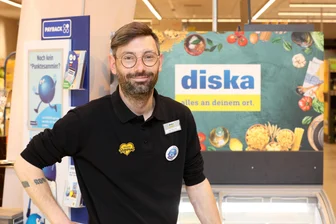 Großer Andrang bei Diska-Eröffnung in Crimmitschau: Marktleiter feiert Premiere als Chef - Oliver Munzert wirkte als Marktleiter an der Gestaltung des neuen Diska-Marktes mit.
