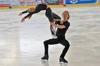 Großer Auftritt bei "Holiday on Ice": In Zwickau geht für junges Eistanzpaar ein Traum in Erfüllung - Finja Luisa Maeder und Piero Joel Lopez Moreno im Eissportzentrum am Chemnitzer Küchwald bei der Vorbereitung auf ihren Auftritt bei "Holiday on Ice" in Zwickau.