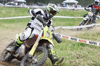 Großer Fahrerandrang im Steinbruch - In der Seniorenklasse belegte Tino Bauer aus Amtsberg den 2. Platz. Binnen zwei Stunden legte der 42-Jährige vom Team Enduro Fleischer zwölf Runden zurück - genauso viele wie Sieger Andreas Schulz aus Stendal und der Marienberger Thomas Hertwig (4.) vorzuweisen hatten. 