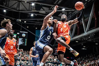 Großer Kampf wird nicht belohnt: Niners Chemnitz auf Augenhöhe mit Alba Berlin – aber erneut nicht entscheidend besser - John Newman und seine Mitspieler der Niners Chemnitz machten gegen Alba Berlin ein gutes Spiel. Ein 0:17-Lauf zu Beginn des letzten Viertels brachte sie aber auf die Verliererstraße.