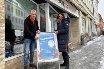 Großer Kleidertausch in Mittweida: Gib einen Strampler ab und nimm ein Kleid mit - In Mittweida findet am kommenden Samstag der erste Tauschladen für Klamotten statt. Rico Ulbricht von den Stadt-Mittmachern und Nicole Lange, die an der Hochschule Soziale Arbeit studiert, organisieren die Veranstaltung mit.