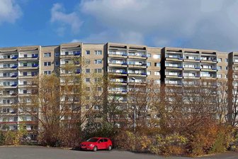 Großer Schreck für Plauener Daimler-Fahrerin: Nach nur 20 Minuten Parkzeit war das Auto Schrott - Blieb die Beschädigung eines Daimler-Chryslers in Plauens größtem Wohngebiet, dem Chrieschwitzer Hang, am Mittwoch ungesehen?