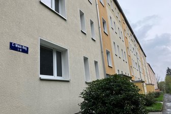Großes Immobilien-Paket im Vogtland gibt’s zum halben Preis - Der Clara-Wieck-Ring 1-8 in Markneukirchen steht erneut zur Versteigerung.