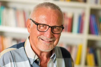 Großes Kino in kleiner Besetzung: So war Konstantin Weckers Filmmusik-Konzert in Dresdens Kulturpalast - Konstantin Wecker gastierte am Dienstag in Dresden. Ein weiteres Konzert seiner Tour „Der Soundtrack meines Lebens“ findet am 12. November in Leipzigs Gewandhaus statt. Karten dafür gibt es bei der „Freien Presse“.