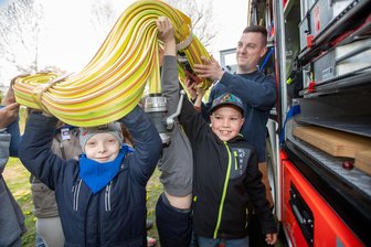 Großes Tatütata: Für Plauener Ferienkinder dreht sich alles um Feuerwehr, Polizei und Technisches Hilfswerk -