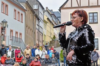 Großes und kleines Jubiläum beim Jubiläumsfest auf der Augustusburg - Gudrun Lange hatte als Lokalmatadorin ein Heimspiel, sie feierte ihr 40-jähriges Bühnenjubiläum.