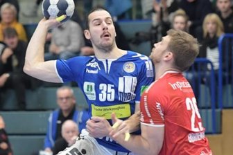 Großes Zittern in der Hölle - Vier Versuche, vier Tore: Aues Sebastian Paraschiv fasste sich gegen Ferndorf am Sonnabend mehrfach im richtigen Moment ein Herz - und durfte am Ende zuhause über einen knappen 30:29-Erfolg jubeln.