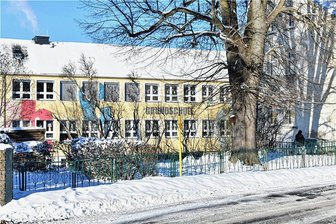 Großhartmannsdorf baut neues Computerkabinett für Grundschüler - Die Grundschule Mittelsaida soll neues Computerkabinett erhalten, das soll im Altbau nebenan entstehen. 