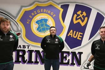 Großkampftag besticht mit Ost-Derbys - Mannschaftsleiter Frank Witscher, Abteilungsleiter Uwe Günther und Cheftrainer Björn Schöniger (von links) peilen mit dem Bundesligateam einen Platz im Mittelfeld der Tabelle an. Der voll gepackte Heimauftakt an diesem Sonnabend verlangt der Ringer-Garde gleich mal alles ab.