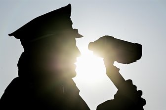 Großkontrolle der Polizei: Kraftfahrer in Klingenthal wird in 30er-Zone mit Tempo 80 geblitzt - Bei einer Großkontrolle hat die Polizei am Mittwoch an mehreren Stellen zahlreiche Temposünder erwischt.