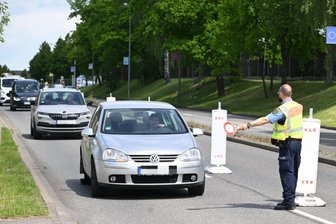 Großkontrolle in Chemnitz: Immer mehr Autofahrer unter Drogen unterwegs - Die Neefestraße in Chemnitz. Über Stunden hinweg lotste die Polizei in Höhe der Messe immer wieder Autofahrer auf einen Parkplatz. Dort wurden sie auf Drogen am Steuer kontrolliert.