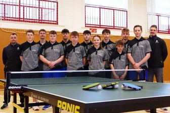Großolbersdorfer Tischtennis-Nachwuchs stellt Konkurrenz in den Schatten - Die Trainer Rico Gerlach (links) und Benny Marschner (rechts) hatten in diesem Jahr allen Grund, mit den Leistungen der Großolbersdorfer Jugend-Spieler zufrieden zu sein.
