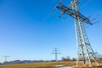 Großprojekt im Erzgebirge: Hochspannungsleitung wird auf 16 Kilometern Länge erneuert - Die neue Leitung ist über 16 Kilometer lang. Es werden 65 Masten erneuert oder neu errichtet.