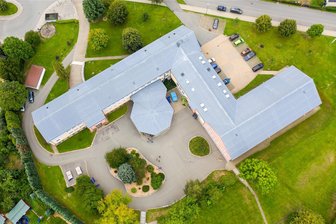 Großrückerswalde: Gemeinde setzt auf Sonne - Auf dem Dach der Oberschule Großrückerswalde soll noch dieses Jahr eine Photovoltaikanlage installiert werden.