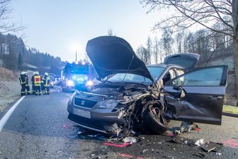 Großrückerswalde: Leichtverletzte bei Unfall auf S 221 - Ein Seat und ein Transporter sind am Freitagmorgen auf der S 211 in Großrückerswalde kollidiert.