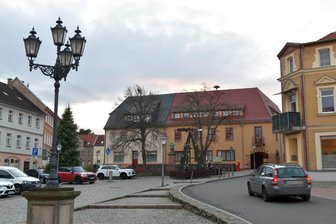 Großschirma: Stadträte debattieren über Grundsteuer - Der Hebesatz für die Grundsteuer B wird in der Stadt Großschirma, hier der Marktplatz in Siebenlehn, ab Januar 2025 erhöht.