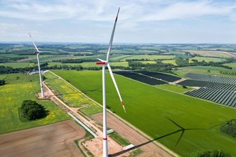 Großschirma: Stadtrat lehnt Bürgerentscheid zu Windrädern „Am Steinberg“ knapp ab - Die beiden geplanten Windkraftanlagen ähneln denen, die die Firma Mittelsächsische Windpark GmbH & Co. KG bereits in Kleinschirma gebaut hat.
