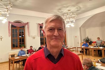 Großschirma: Wechsel im Stadtrat - Michael Eckardt (SPD) nach seiner Verpflichtung als Stadtrat in Großschirma am 27. November 2023 im Bürgerhaus Hohentanne.