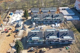 Großvermieter investieren viel Geld in Wohnungsbestand - Der Neubau von 18 Reihenhäusern an der Komarowstraße in Zwickau-Eckersbach soll bis Ende Oktober fertig sein.