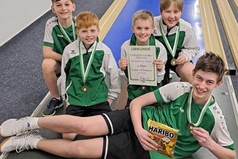 Grün-weißer Nachwuchs sorgt für Paukenschlag - Der Kegel-Nachwuchs der SG Grün-Weiß Mehltheuer hat gut lachen. Bei der Landesmeisterschaft der AK U14 gab es Bronze.