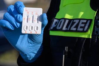 Grünbach: Autofahrt unter Drogen nimmt kein gutes Ende - Ein Drogenschnelltest reagierte positiv bei der Kontrolle des Seat-Fahrers./Symbolbild.