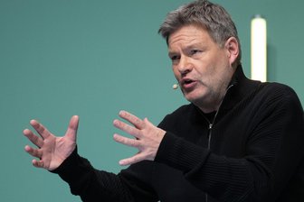 Grüne Jugend kontert Habecks Vorstoß zur inneren Sicherheit - Bundeswirtschaftsminister und Vizekanzler Robert Habeck hat einen Zehn-Punkte-Plan zur inneren Sicherheit vorgelegt. Dafür erhält er Kritik aus den Reihen der Grünen Parteijugend.