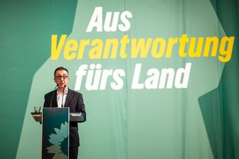 Grüne und CDU stimmen Koalitionsvertrag im Südwesten zu - Cem Özdemir soll am Mittwoch zum neuen Ministerpräsidenten gewählt werden.