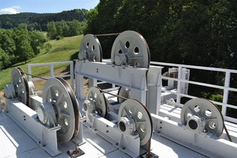 Grünes Licht vom Oberbergamt: Das Erzgebirge bekommt ein neues Erzbergwerk - Der Förderturm des Erkundungsschachts im Luchsbachtal bei Pöhla. Das Oberbergamt hat dort nun ein neues Erzbergwerk genehmigt.