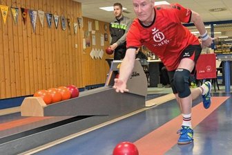 Grünhainer Heimspieltage tragen Campingflair - Der Grünhainer Uwe Keller gehört zu den Urgesteinen im Kegelsportverein der Klosterstadt. Sein Sohn Florian ist Mannschaftsleiter. 