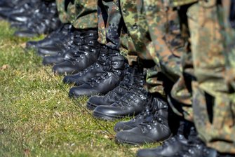 Die Bundesregierung rang um die Ausgestaltung eines neuen Wehrdienstgesetzes, das zum 1. Januar in Kraft treten soll.