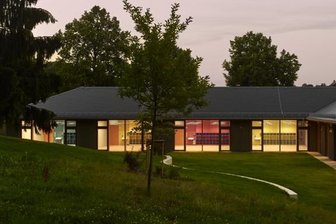 Grundschule Gornsdorf erhält Auszeichnung - Die Grundschule Gornsdorf ist beim Landeswettbewerb "Ländliches Bauen" mit dem ersten Preis in der Kategorie "Öffentliche Nutzung" ausgezeichnet worden.
