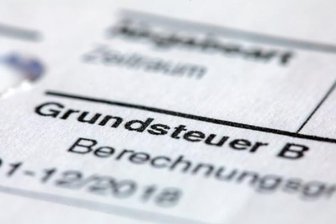 Grundsteuer-Bürokratie schreckt Eigentümer ab: 9 von 10 Freibergern haben noch keine Erklärung abgegeben - Grundstücksbesitzer müssen jetzt bis Ende Oktober eine Erklärung beim Finanzamt abgeben, auf deren Basis die Bescheide zur Grundsteuer ab 2025 erlassen werden.