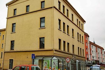 Grundstückskauf: Crimmitschau will City beleben - Blick auf das einstige Wohn- und Geschäftshaus Badergasse 12, das ebenfalls inzwischen zurückgebaut wurde.