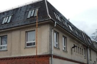 Gruppenposten fällt ab Mai - Die Tage des Gruppenpostens Ebmath sind gezählt. Im Mai soll der Abriss der früheren Stickerei an der Roßbacher Straße 8 starten. 