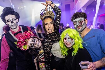Gruselige Gestalten in Freiberg bei Halloween-Party und Bahnfahrten unterwegs - Gruselig anzusehen waren die Gestalten zur Halloween-Party am Mittwochabend im Tivoli Freiberg. Die Gäste waren begeistert und feierten bis in die Morgenstunden.