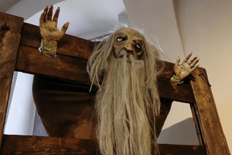 Gruselige Sonderschau in Schwarzenberg: Wo Pranger und Galgen gerichtet sind - Der Anblick des Prangers oder auch Stock genannt lässt den Besucher der neuen Sonderschau im Schlossmuseum Schwarzenberg leicht erschaudern.
