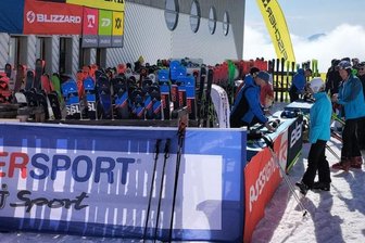 Gü-Sport-Event bringt 16.000 Euro für Ukrainehilfe - Zwölf Skifirmen haben Gü-Sport-Kunden, die mit in Osttirol waren, schon mal 300 Paar Ski (Modelle der Saison 2022/23) zur Verfügung gestellt. Innerhalb von zehn Tagen fanden rund 6400 Testfahrten damit statt. Der kleine Beitrag, der dafür erhoben wurde, geht ebenfalls mit als Spende an die Ukrainehilfe.