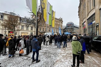 Gut 100 Menschen bei AfD-Kundgebung in Plauen - Gut 100 Teilnehmer zählte die AfD-Kundgebung in Plauen.