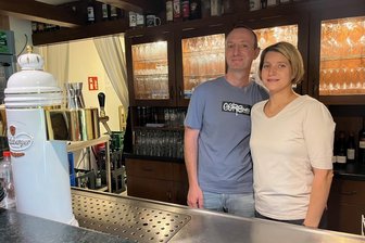 Gut gehende Gaststätte im Erzgebirge schließt: Warum die Betreiber des „Waldblicks“ aufgeben - Obwohl es gut lief, haben Andreas Knabe und seine Frau Eva Kuklikova das Restaurant „Waldblick" bei Geyer geschlossen. Es gab vor allem einen Grund, der sie letztlich in die Knie zwang.