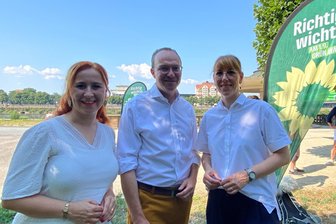 Gut gelaunt in die „Schicksalswahl“: Grüne eröffnen Landtagswahlkampf - Franziska Schubert (Fraktionsvorsitzende der Grünen im Landtag), Wolfram Günther (Energieminister) und Katja Meier (Justizministerin) beim Auftakt in Dresden. (von links nach rechts)