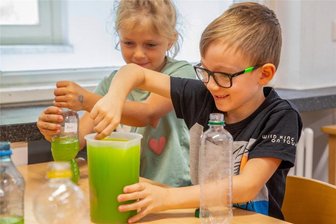 Gut geschüttelt und vorher gerührt: Kunterbunte Experimente in der Kita „Kunterbunt“ Gahlenz - In dieser Woche wurde es experimentell in der Kita in Gahlenz.