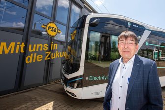 Gutachten zum Nahverkehr im Vogtland: Die vier Varianten zur Rettung der Plauener Straßenbahn – und was davon übrigblieb - Mit uns in die Zukunft: Kann PSB-Chef Karsten Treiber das Versprechen aus dem Werbe-Slogan noch halten?