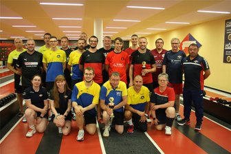 Gute Anwürfe im Sekundentakt: Mittweidaer Kegler lassen Bundesligisten den Vortritt - Vier Mannschaften zu je sechs Spielern nahmen beim Vergleichsturnier teil. Die Mittweidaer Kegler stellten dabei eine gemischte Mannschaft.