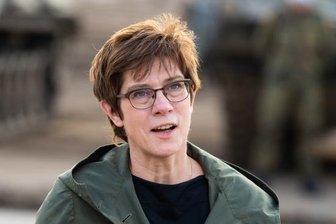 Gute Chancen für Weiterbestehen der KSK - Annegret Kramp-Karrenbauer - Ministerin der Verteidigung