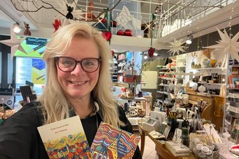 Gute Laune und guter Zweck: Freiberger Soroptimistinnen präsentieren limitierte Postkarten - Die Gute-Laune-Postkarten gibt's u.a. bei Anke Krause in Freiberg zu kaufen.